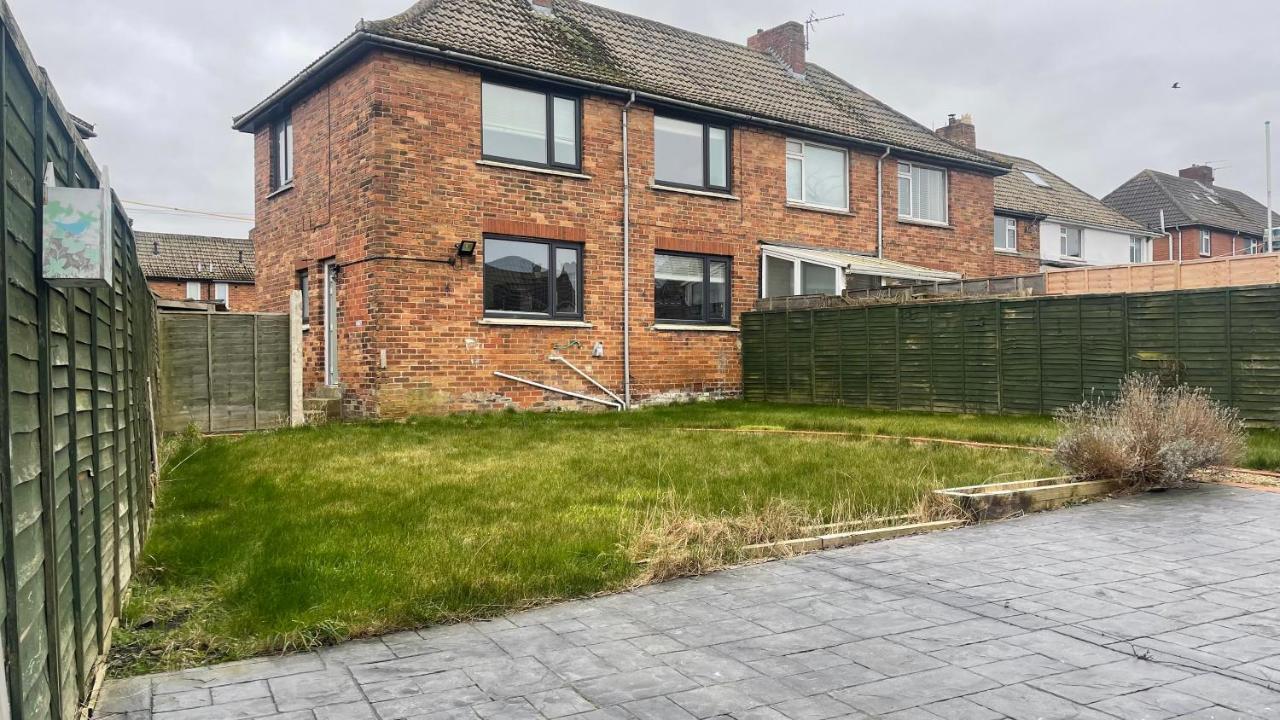Fully Serviced Three Bed House In Durham Exterior photo